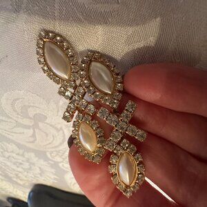 Costume Jewelry - Dangling Rhinestone & Pearl Post Earrings - EUC